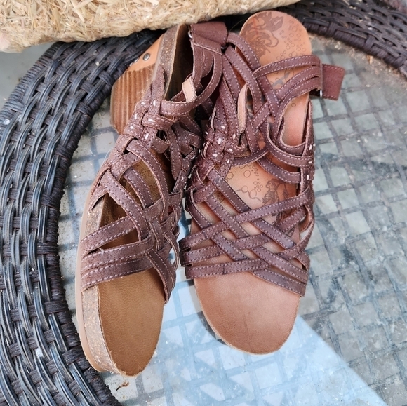 OTBT St Joseph Wedge Sandal  Brown Tan Leather Strappy Studded Gladiator - Picture 8 of 14